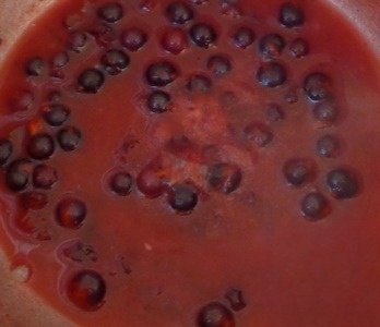 Chicken wings with berry-citrus sauce