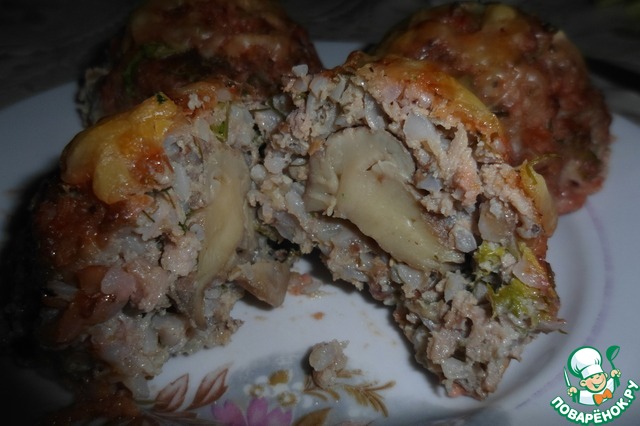 Тефтели с гречкой под томатным соусом с сюрпризом