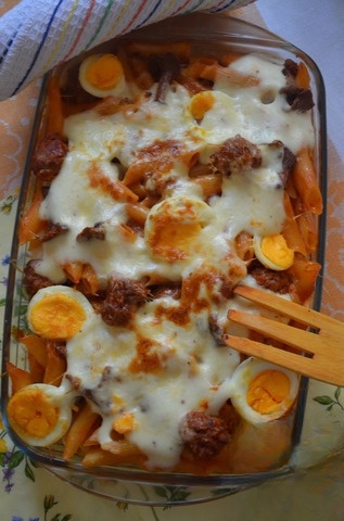 Паста аль форно с колбасками и лисичками