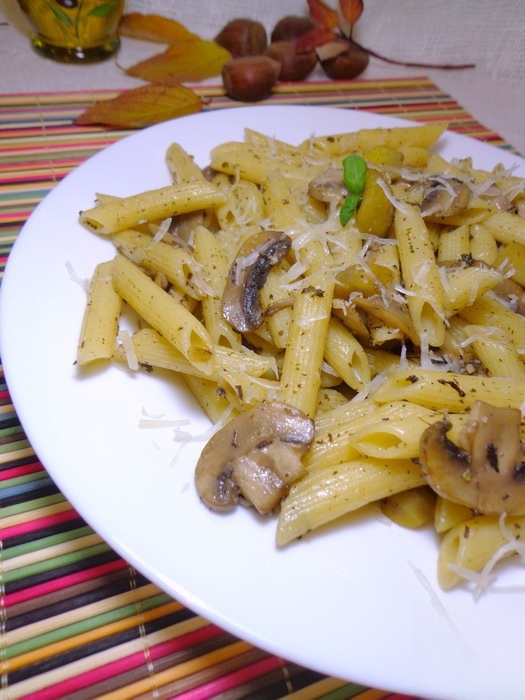 Паста с грибами, каштаном и шалфеем