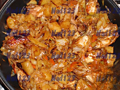 Solyanka with marinated chicken wings