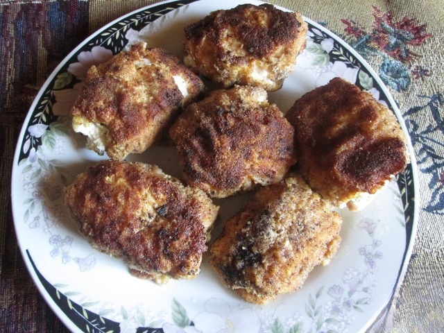 Куриные рулетики с творогом и ветчиной