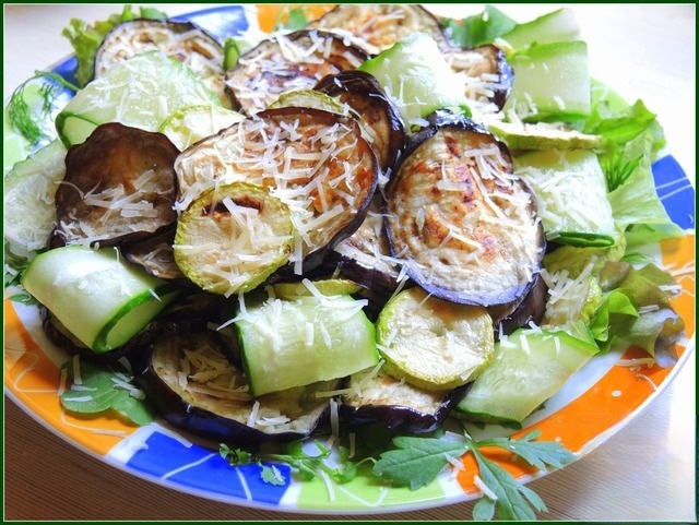 Warm salad-grilled eggplant