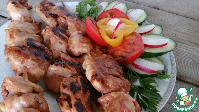 Chicken skewers in tomato marinade