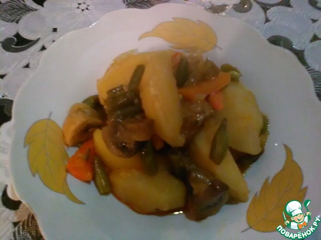 Stewed potatoes with mushrooms