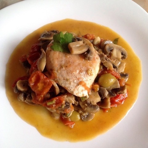 Куриная грудка с грибами и овощами 