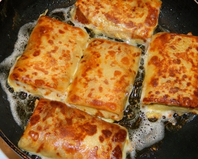 Fish pancakes with tomato sauce