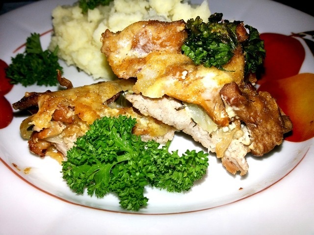 Свинина с лисичками под сырной корочкой