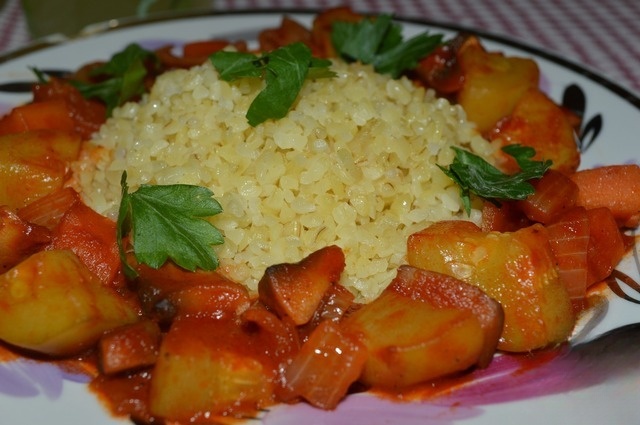 Bulgur with braised vegetables