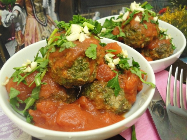 Pork meatballs with spinach