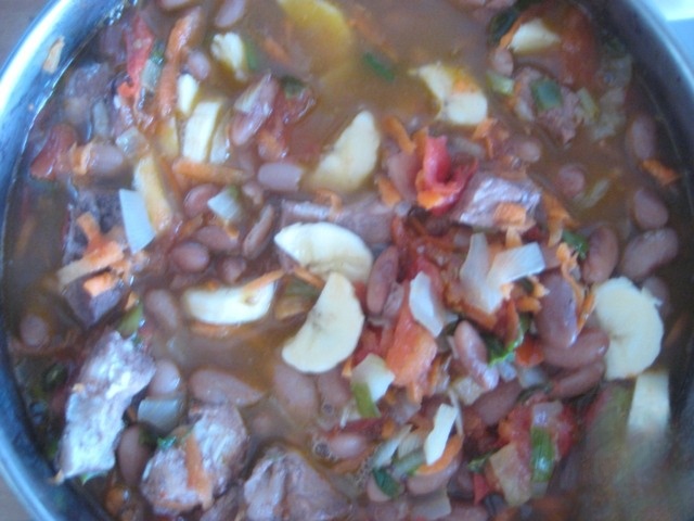 Frijoles Paisas (фасоль с рулькой)