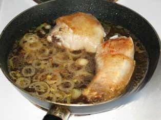 Цыпленок, тушеный в квасе