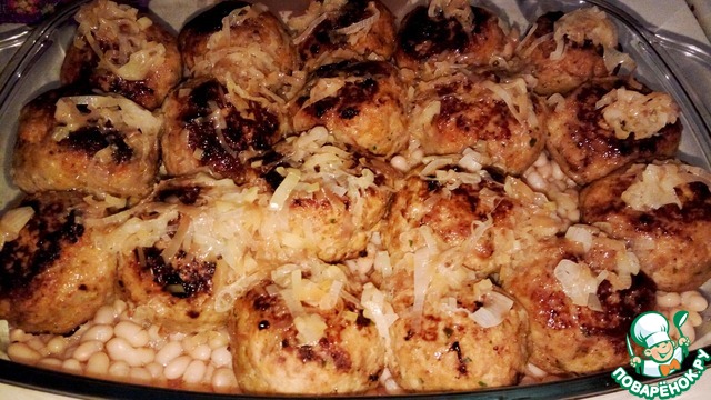 Пряные фрикадельки с фасолью