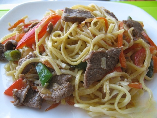 Яичная лапша в устричном соусе