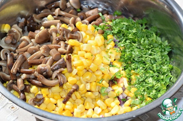 Salad with corn and mushrooms 