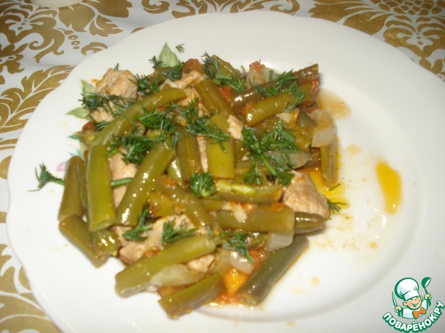 Свинина со стручковой фасолью в горшочке