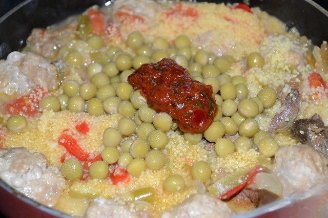 Кускус с печенью, фаршем и овощами