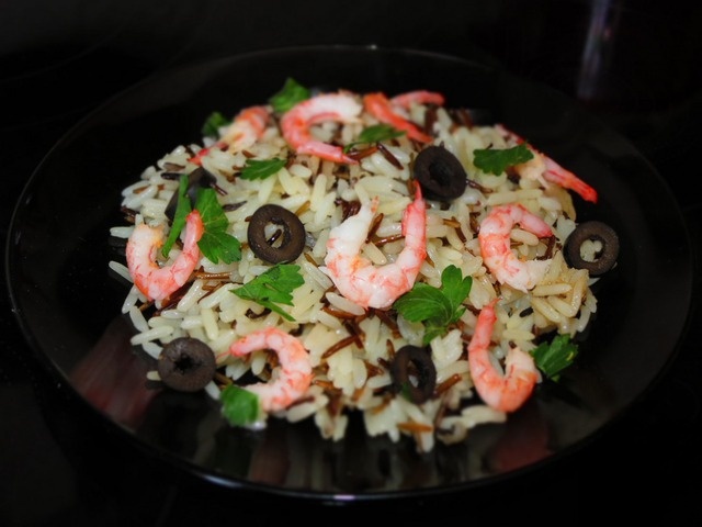 Дикий рис с креветками