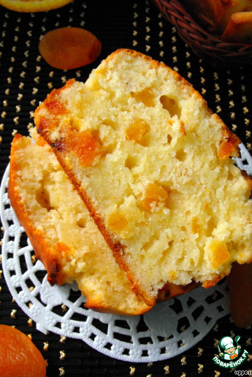 Cupcake with dried apricots