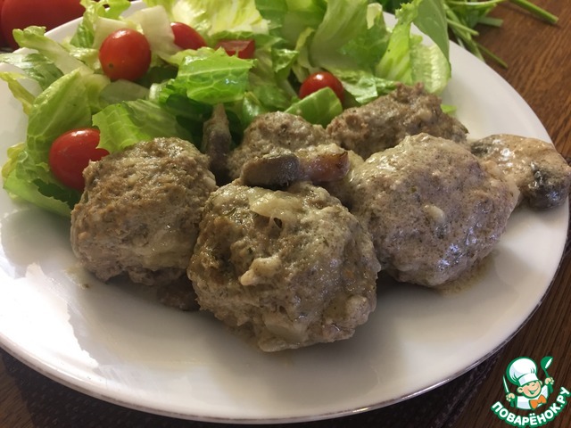 Meat balls in mushroom gravy