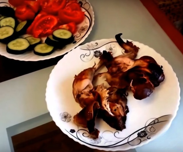 Курица в коптильне