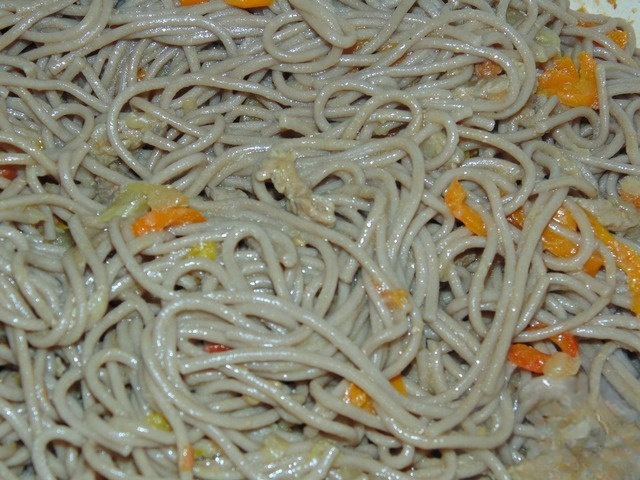Buckwheat noodles with meat sauce