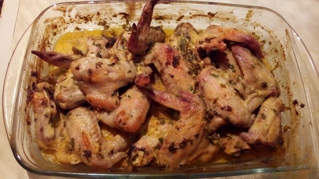 Куриные крылышки в йогуртовом соусе