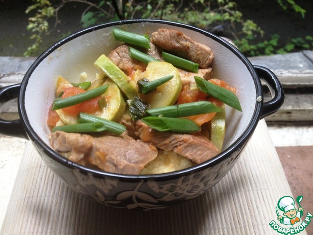 Pork with zucchini and tomatoes