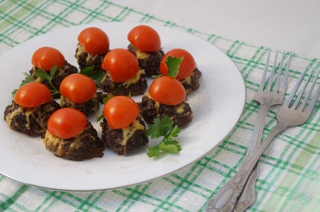 Meat balls with cheese and cherry
