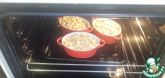 Casserole of pork in tins