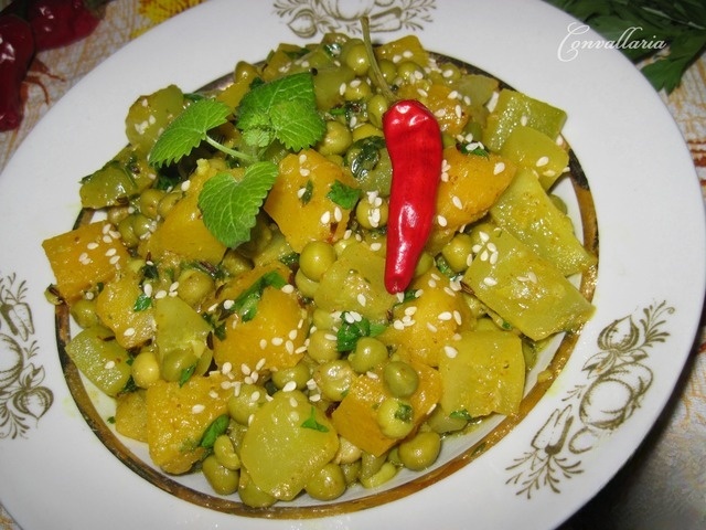 Zucchini with pumpkin and green peas