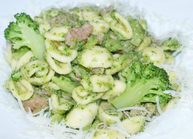 Ears with sausage and broccoli