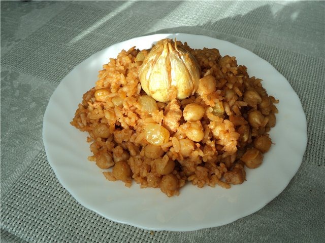 Плов с курицей и нутом в мультиварке