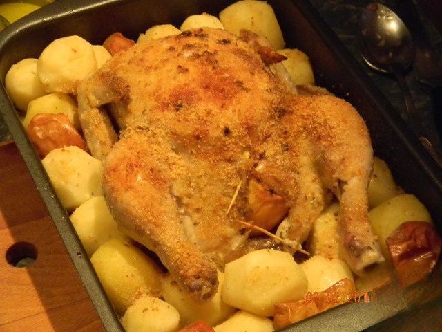 Курица с яблоками и картофелем