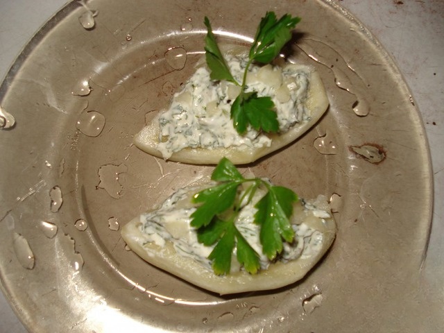 Boats out of pepper with cheese