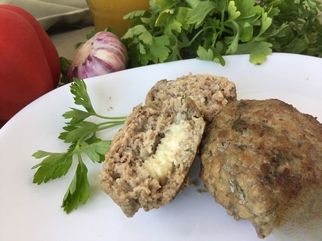Нежные котлеты с сыром и зеленью