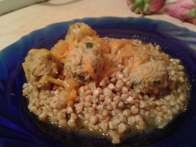 Green meatballs with garlic