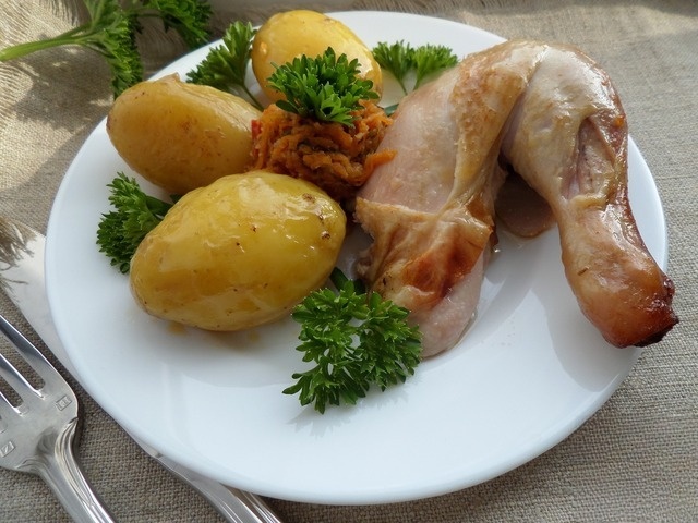 Chicken in vegetable marinade