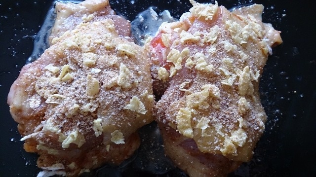 Куриные бедра, фаршированные помидорами и сыром