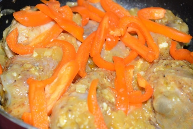 Куриные голени в мангово-сливочном соусе