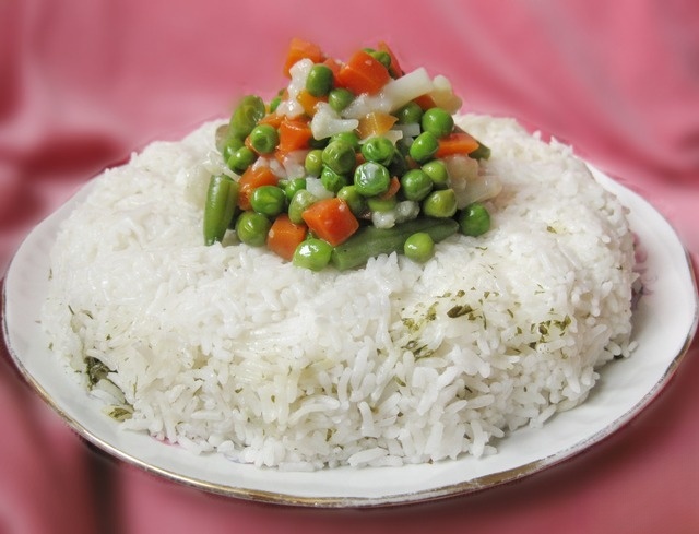 Рисовое кольцо с овощами
