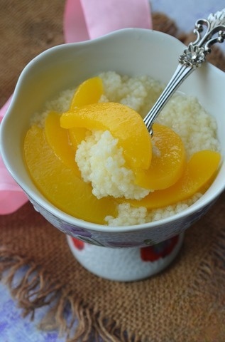 Wheat porridge with peaches