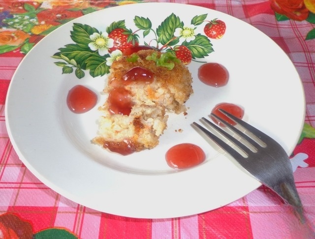 Рисовые биточки под клюквенным соусом