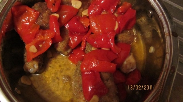 Куриные голени с маринованным перцем