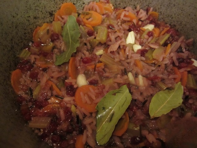 Пикантный плов с диким рисом