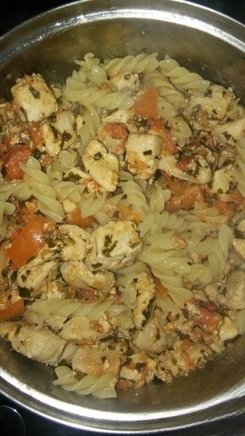 Pasta with chicken, vegetables and Basil
