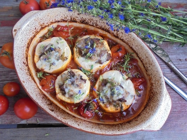 Stuffed zucchini in tomato sauce