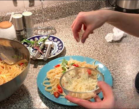 Pasta with fresh tomatoes
