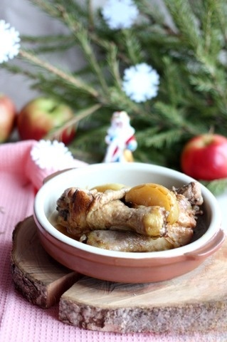 Chicken legs with apples in Apple cider