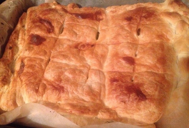 Puff pastry pie with chicken and vegetables